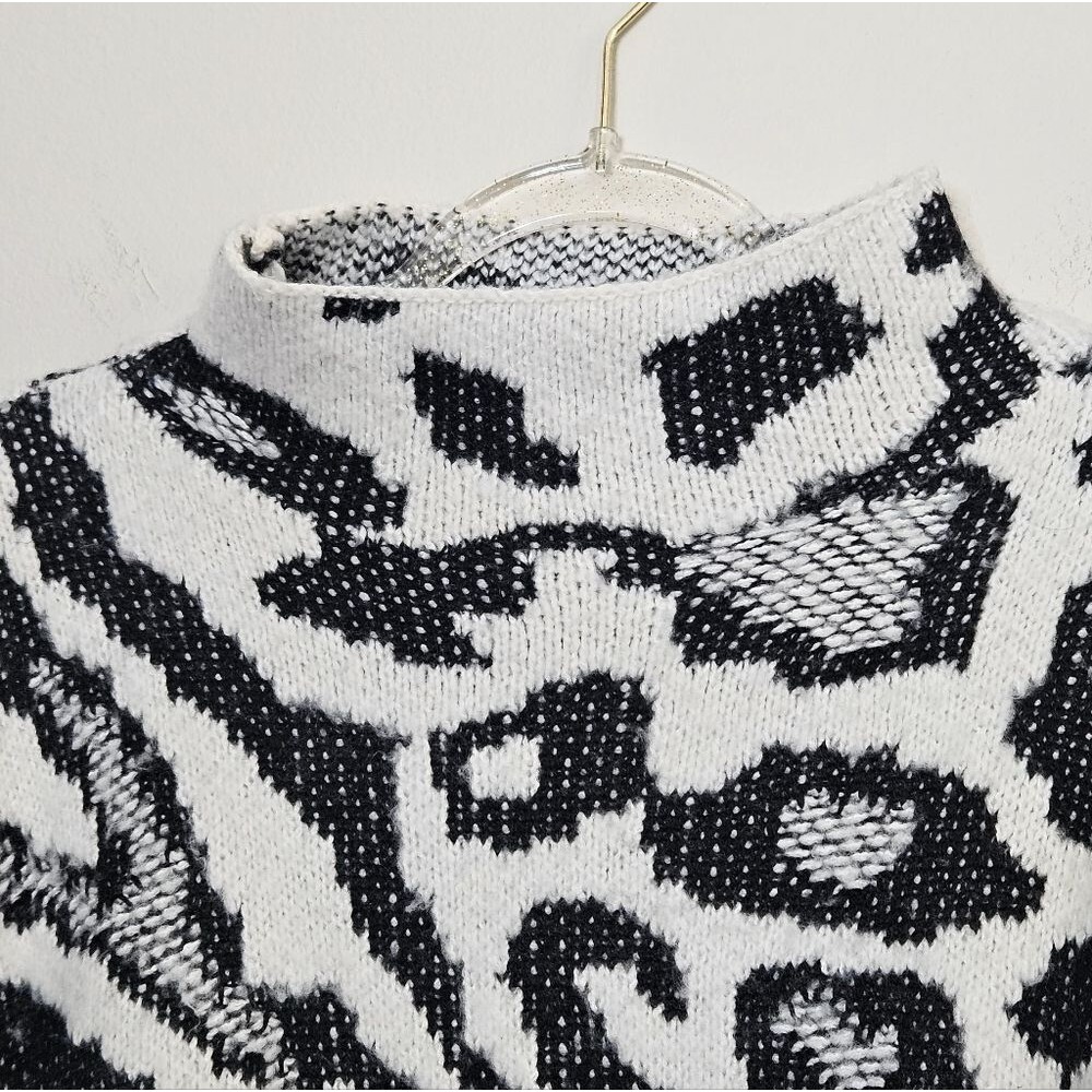 Forever 21 Black and White Animal Print Sweater Oversized Mock Neck Medi… - Picture 6 of 9